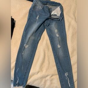 Women’s distressed jeans never worn